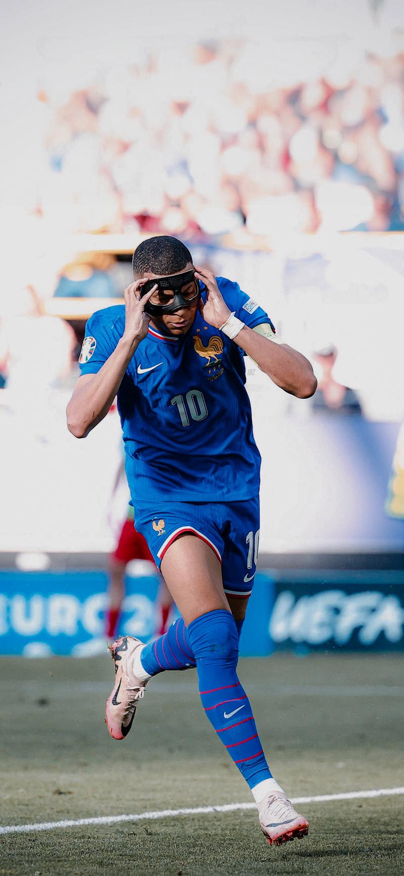 半场战报：利兹联0-0比利亚雷亚尔，尼奥托造险（半场快讯：利兹联与比利亚雷亚尔0-0互交白卷，尼奥托险些破门）