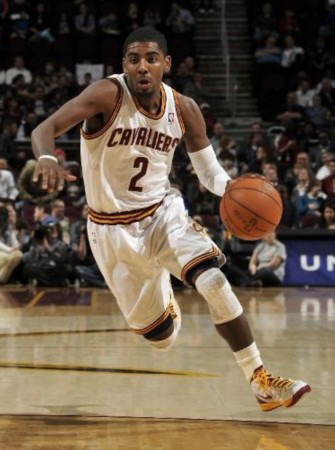 福克斯：我们专注于防守 任何人都可以站出来引领进攻！（福克斯：防守优先，进攻领袖可以是任何人）