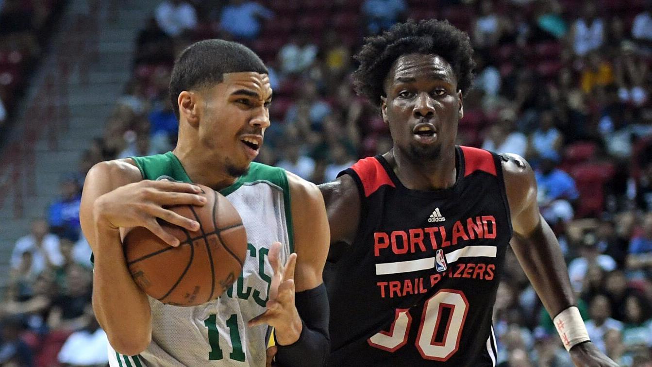 开拓者新秀评级仅为D：杨瀚森始终未能跻身轮换 乐福在场球队输更惨（开拓者新秀获D级评价：杨瀚森仍未跻身轮换，乐福上场时球队输得更惨）