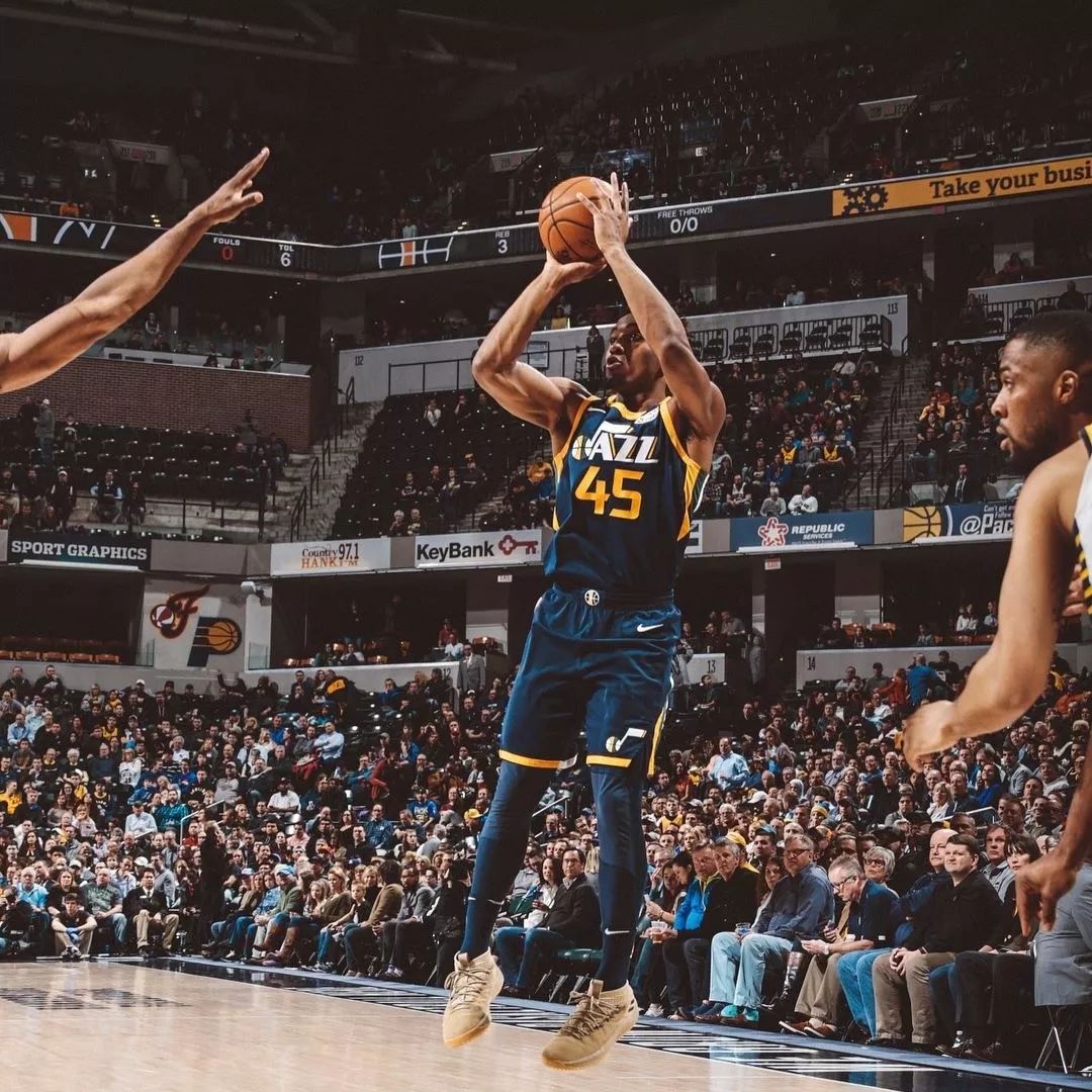 麦科勒姆压哨抛投命中，奇才单节净胜灰熊15分（麦科勒姆压哨抛投得手，奇才单节赢灰熊15分）