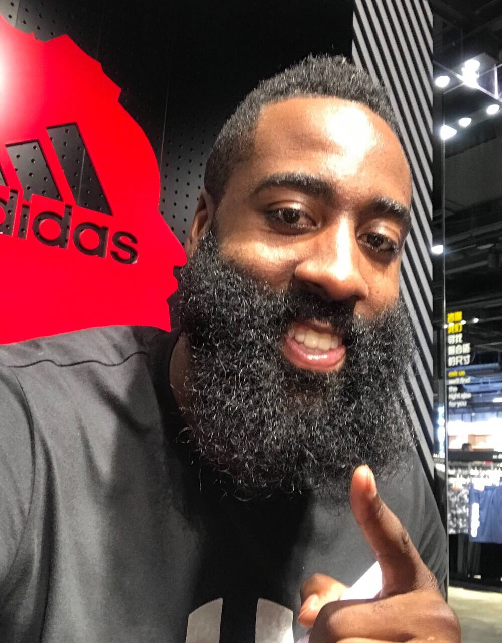 默里34分约基奇准三双，掘金末节发力击退黄蜂（默里砍34分，约基奇准三双，掘金末节爆发力擒黄蜂）