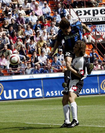 半场战报：乌迪内斯0-0博洛尼亚（半场速报：乌迪内斯与博洛尼亚战成0-0）