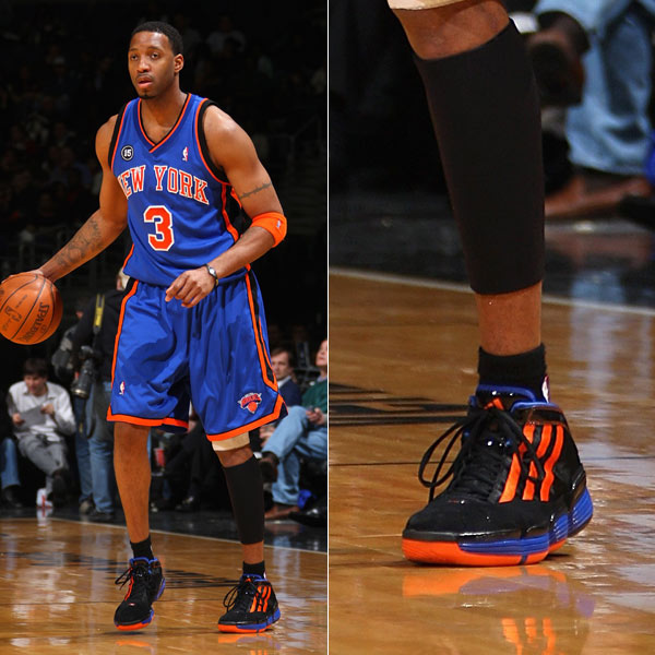 湖人连续7场比赛未能领先进入下半场，此前6场3胜3负（湖人近7场半场均未领先，前6战3胜3负）